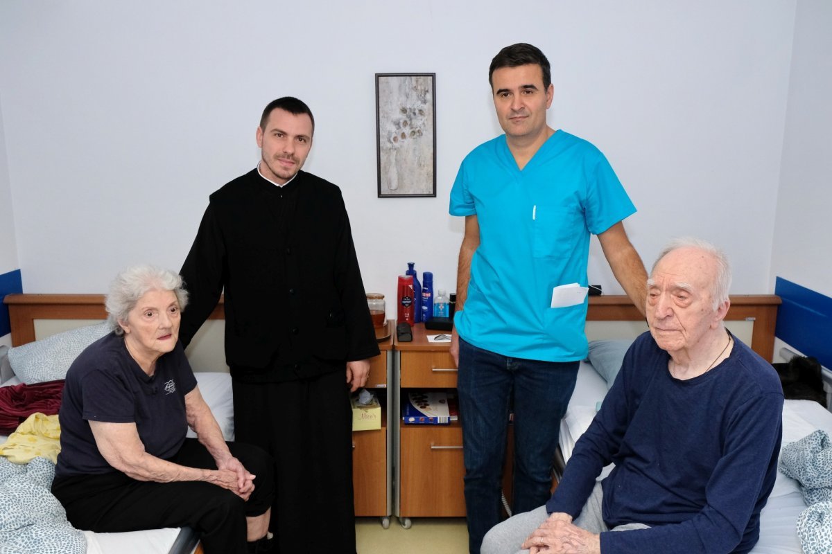 Slujirea pastorală a bătrânului bolnav, a rudelor sale și a medicului 258054