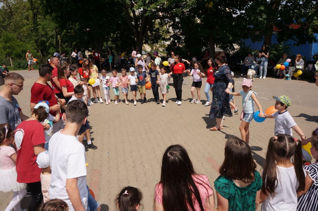 Ziua Internațională a Copilului marcată prin cântece, jocuri și veselie la Protoieria Onești 258079