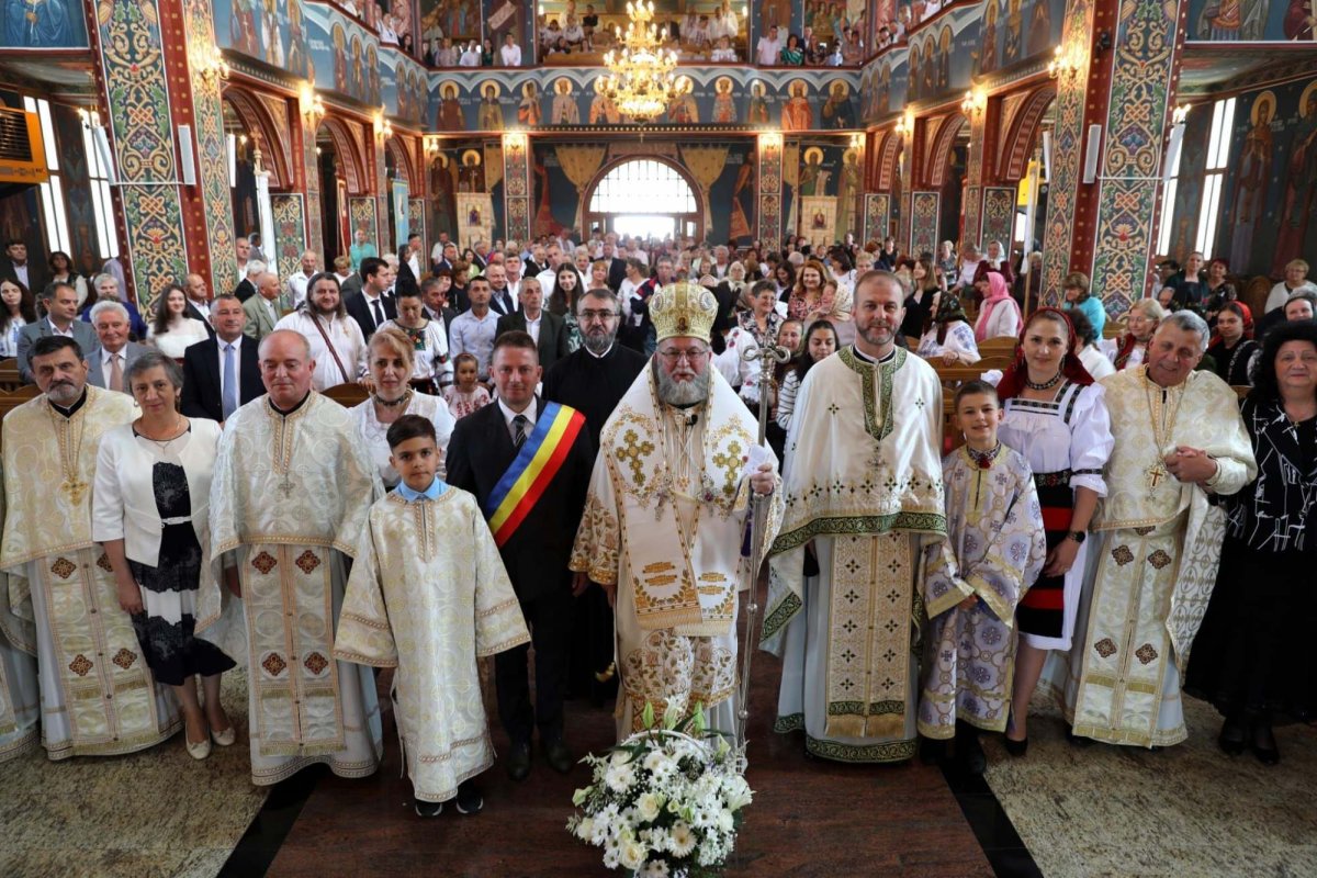 Hram la Biserica din Tăuţii de Sus 258391