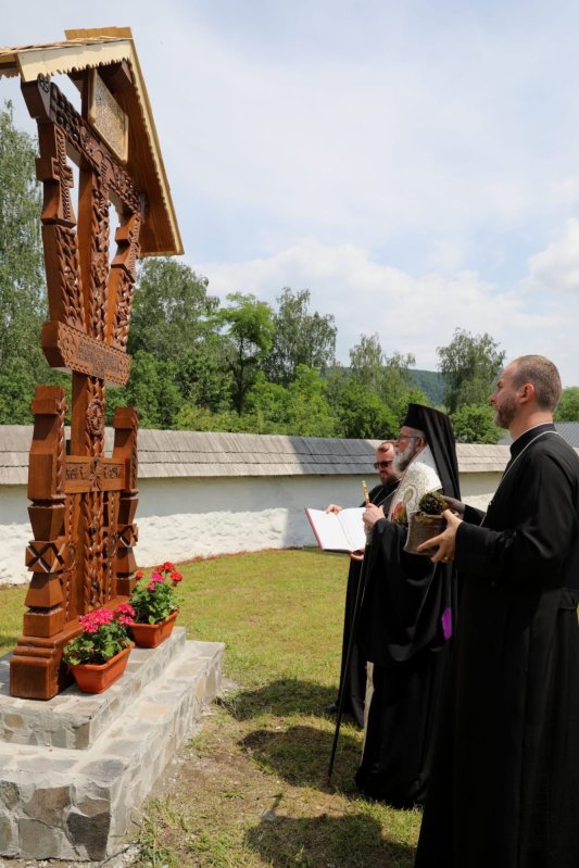Hram la Biserica din Tăuţii de Sus 258392