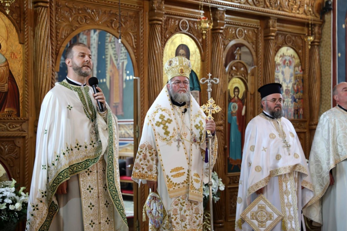 Hram la Biserica din Tăuţii de Sus 258394