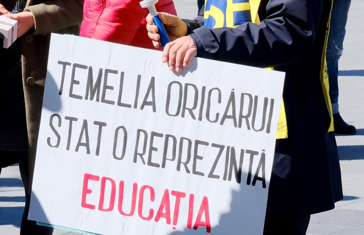 Profesorii se întorc în clase 258354