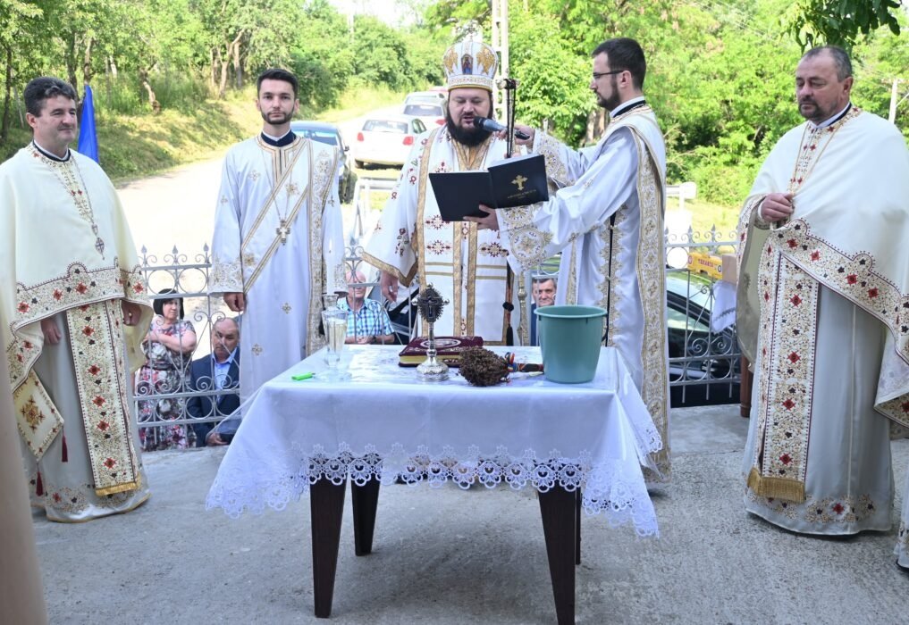 Resfințirea bisericii din Parohia Doh 258363