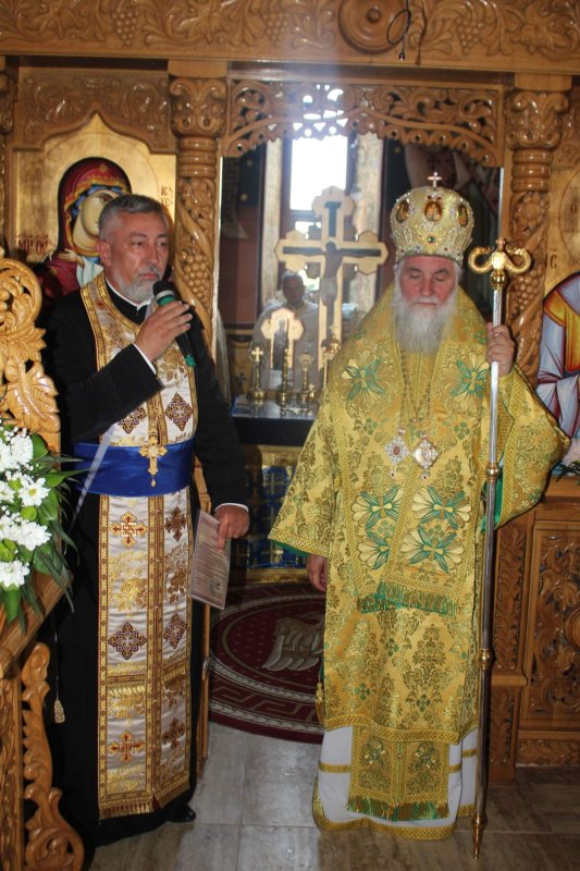 Sfințirea unei biserici înnoite din județul Dolj  258403