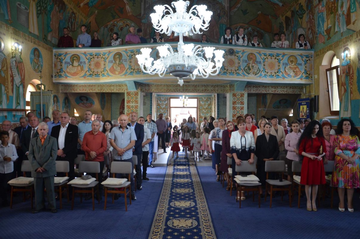 Vizită arhierească în parohia bihoreană Sălard 258377