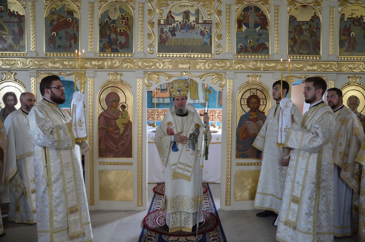 Vizită arhierească în parohia bihoreană Sălard 258378