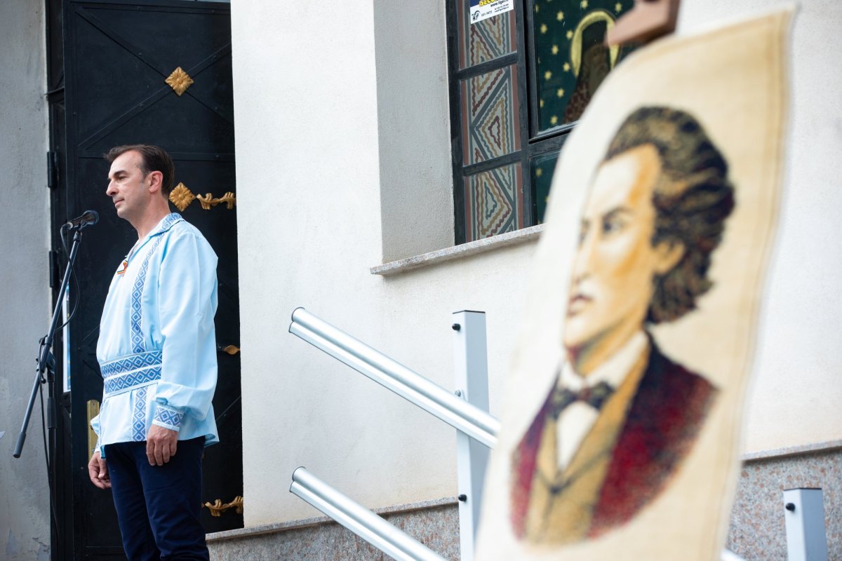 Omagiu poetului național la Parohia Mărcuța din Capitală 258635