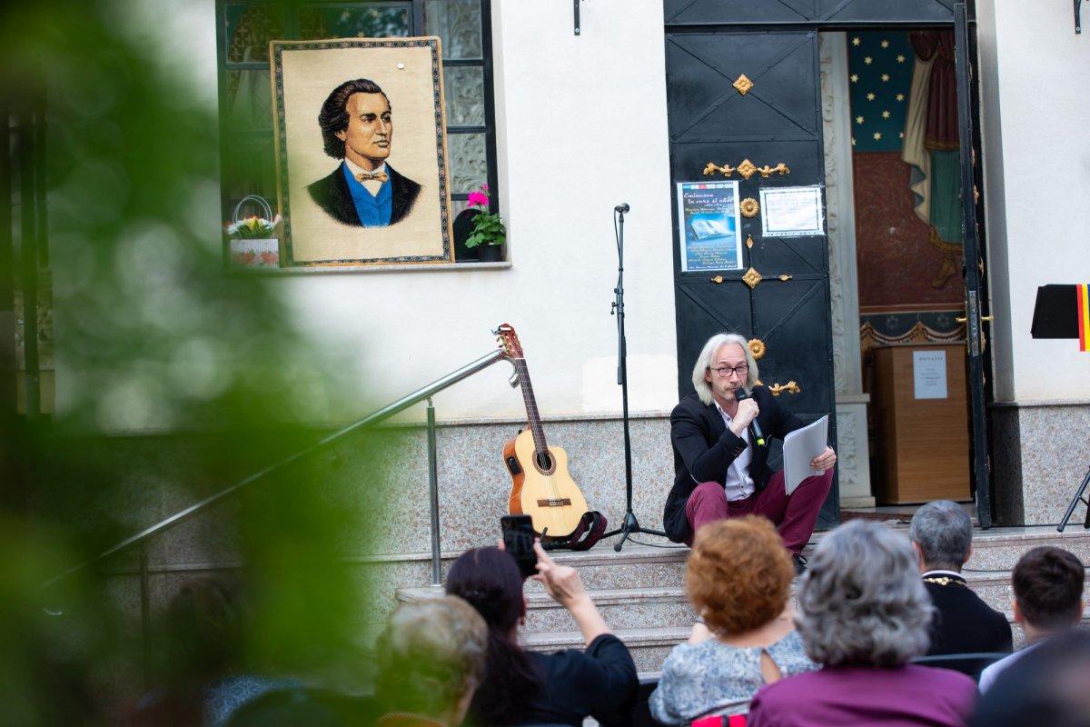 Omagiu poetului național la Parohia Mărcuța din Capitală 258636