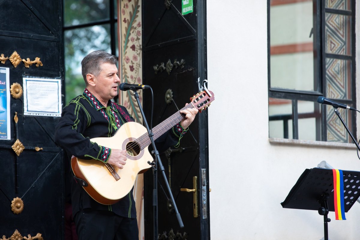 Omagiu poetului național la Parohia Mărcuța din Capitală 258637