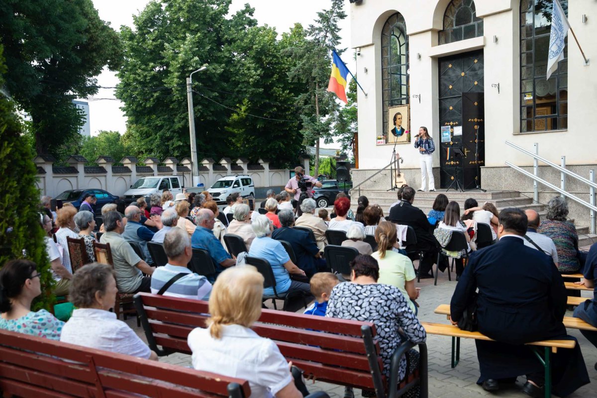 Omagiu poetului național la Parohia Mărcuța din Capitală 258639