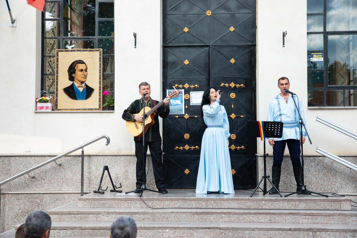 Omagiu poetului național la Parohia Mărcuța din Capitală 258640