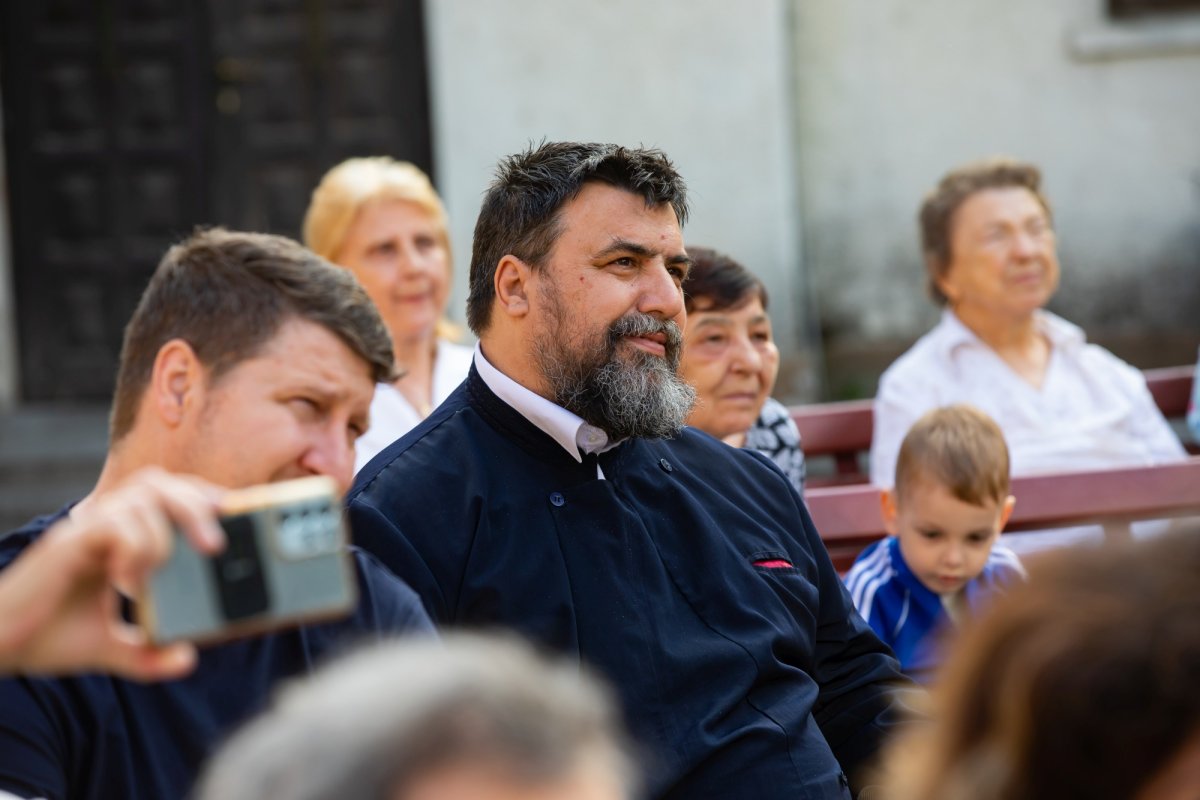 Omagiu poetului național la Parohia Mărcuța din Capitală 258645