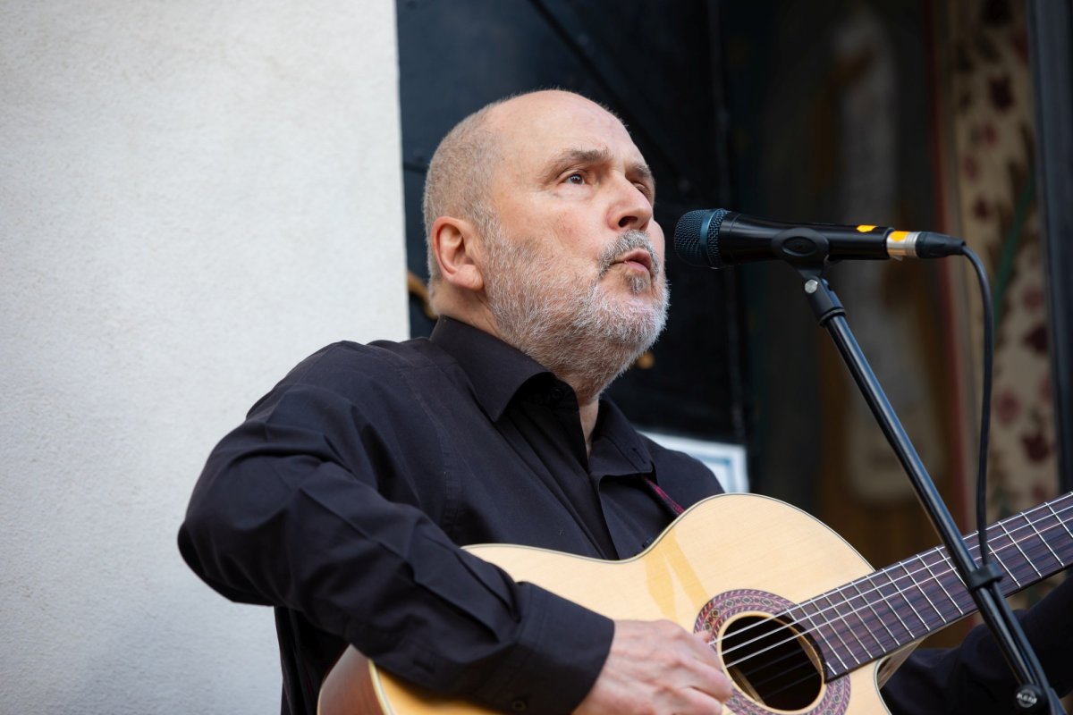 Omagiu poetului național la Parohia Mărcuța din Capitală 258651