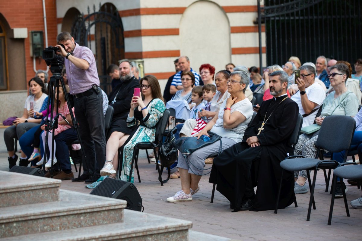 Omagiu poetului național la Parohia Mărcuța din Capitală 258652