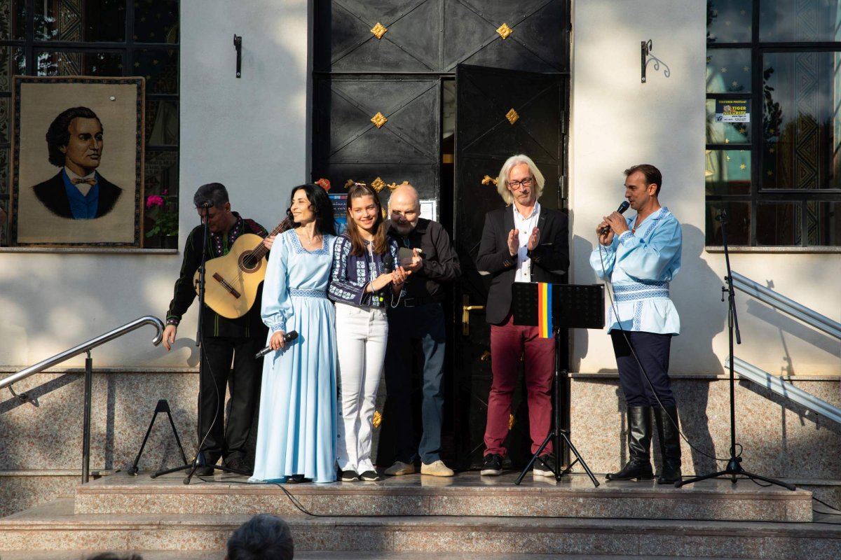 Omagiu poetului național la Parohia Mărcuța din Capitală 258653