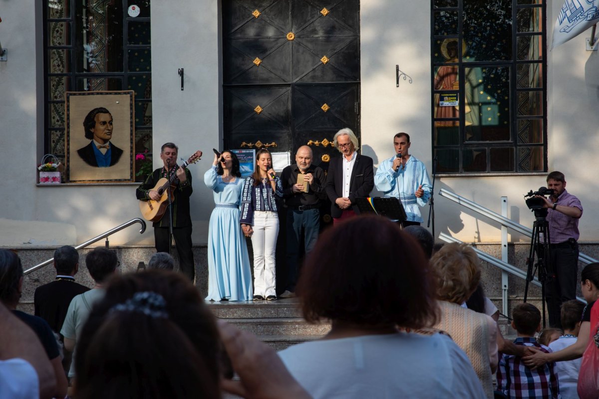 Omagiu poetului național la Parohia Mărcuța din Capitală 258655