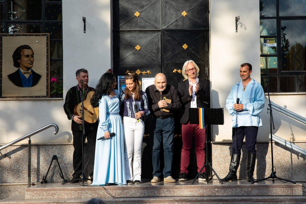 Omagiu poetului național la Parohia Mărcuța din Capitală 258656