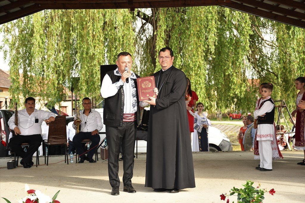 Pomenirea unui rapsod bănățean care a cântat și la strana bisericii 258535