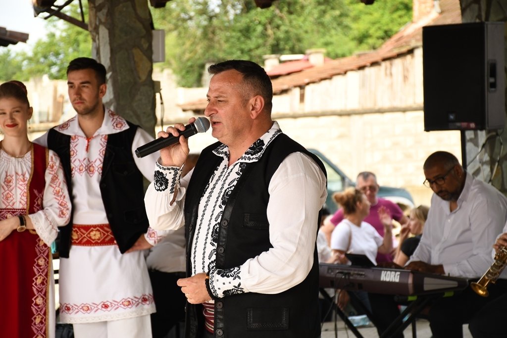 Pomenirea unui rapsod bănățean care a cântat și la strana bisericii 258540