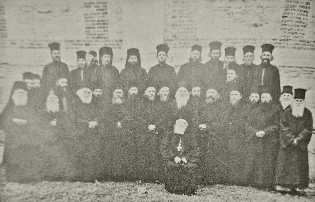 Călugări nemțeni dăruiți cântării și slujirii Bisericii 258666