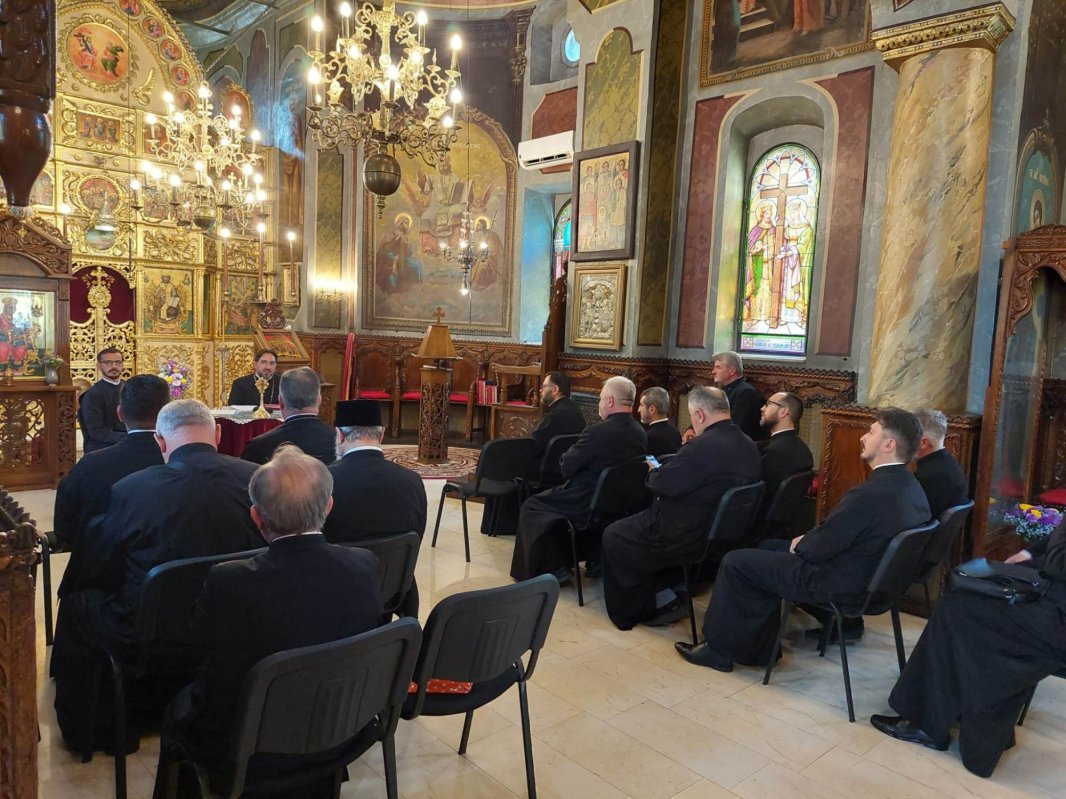 Întrunire a preoților parohi din Protopopiatul Sector 2 Capitală 258715