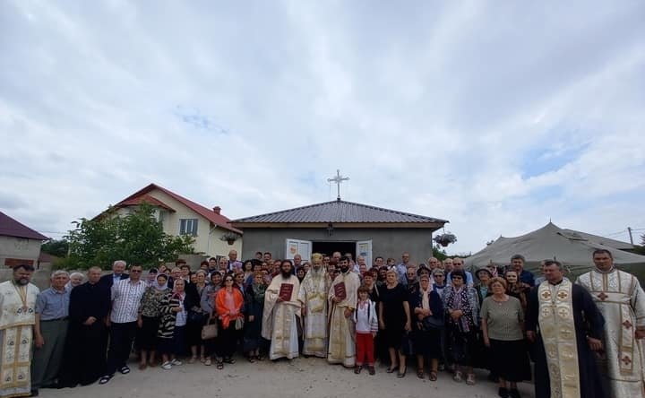 Slujire arhierească în zi de hram la Floreşti 258696