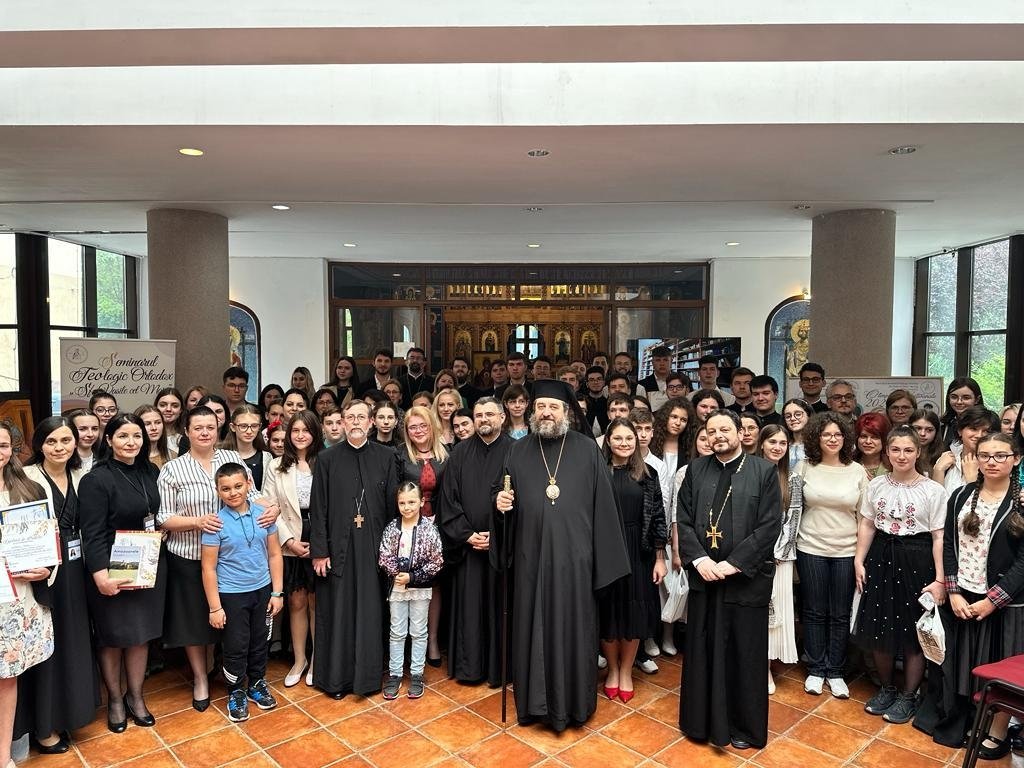 Premierea olimpicilor din Arhiepiscopia Iașilor 258793