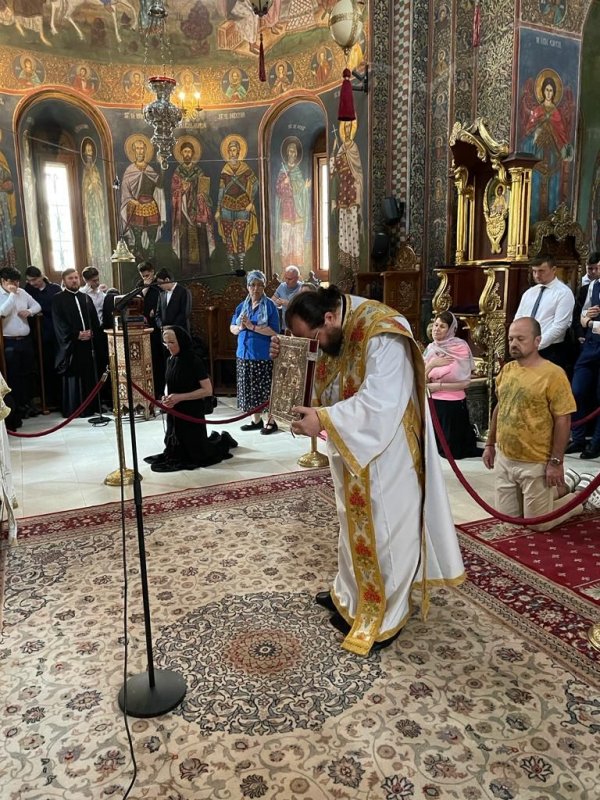 Sfântul Ierarh Neofit Cretanul cinstit la Mănăstirea Radu Vodă 258806