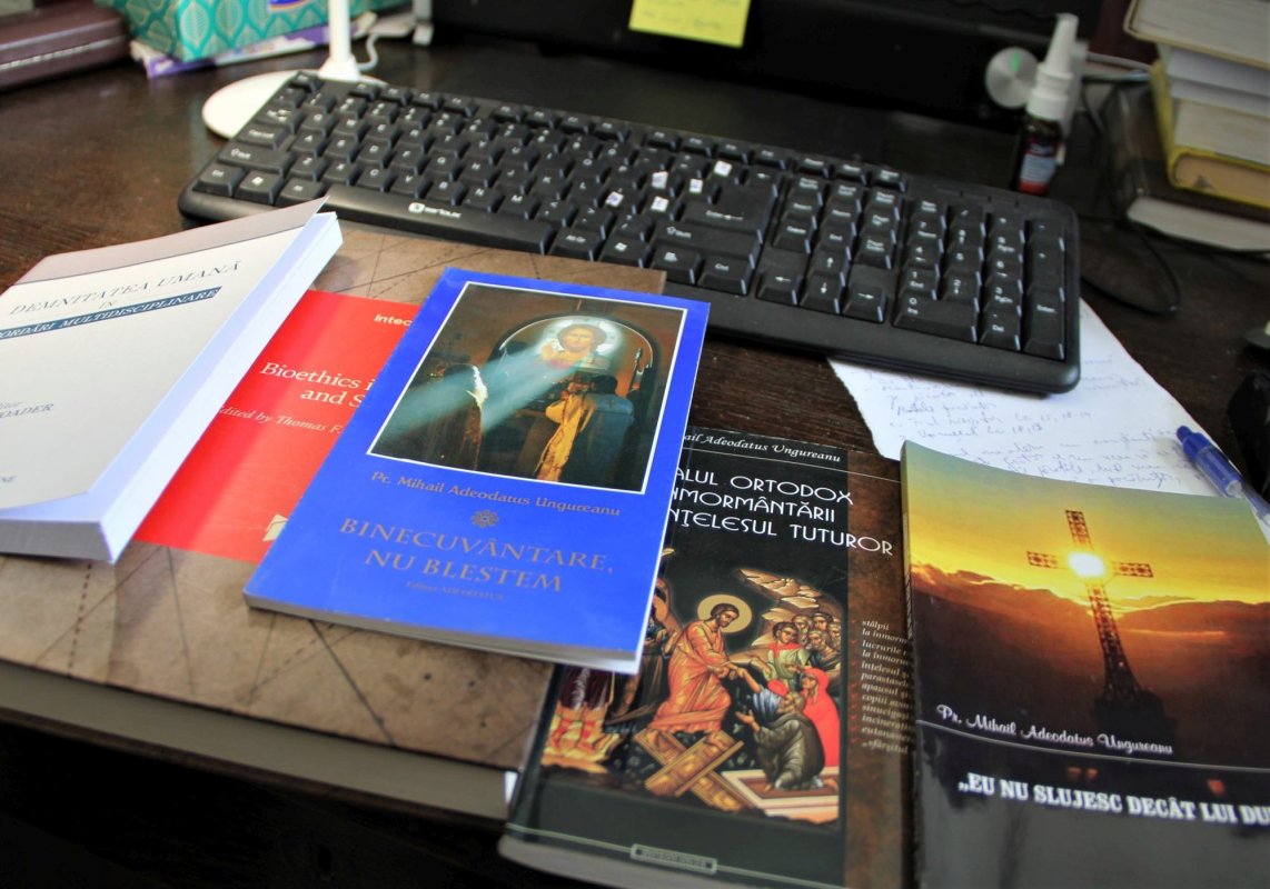 Cei sfințiți prin botezul sângelui „trebuie să fie modelele noastre” 257993