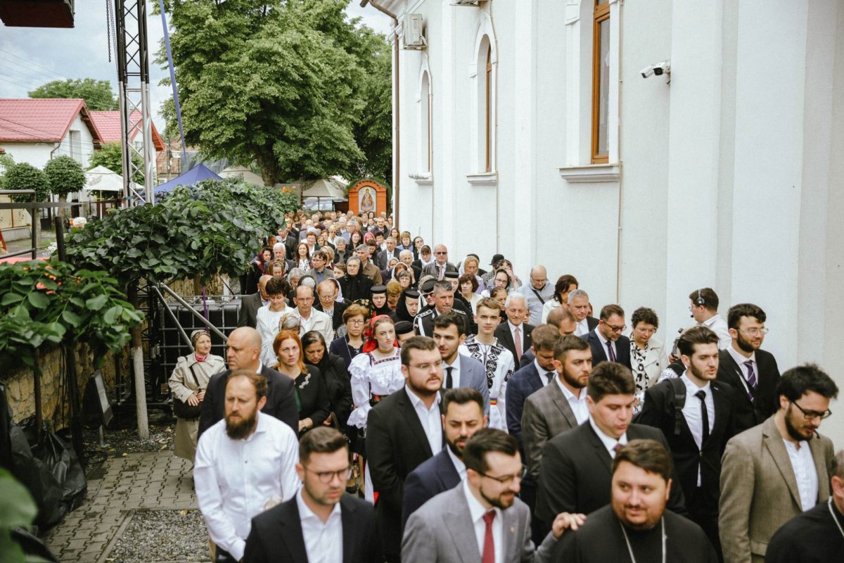 Biserica din localitatea clujeană Florești, târnosită de patru ierarhi 259060