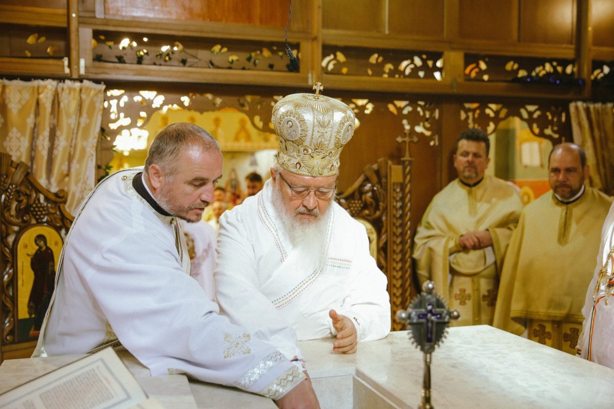 Biserica din localitatea clujeană Florești, târnosită de patru ierarhi 259062