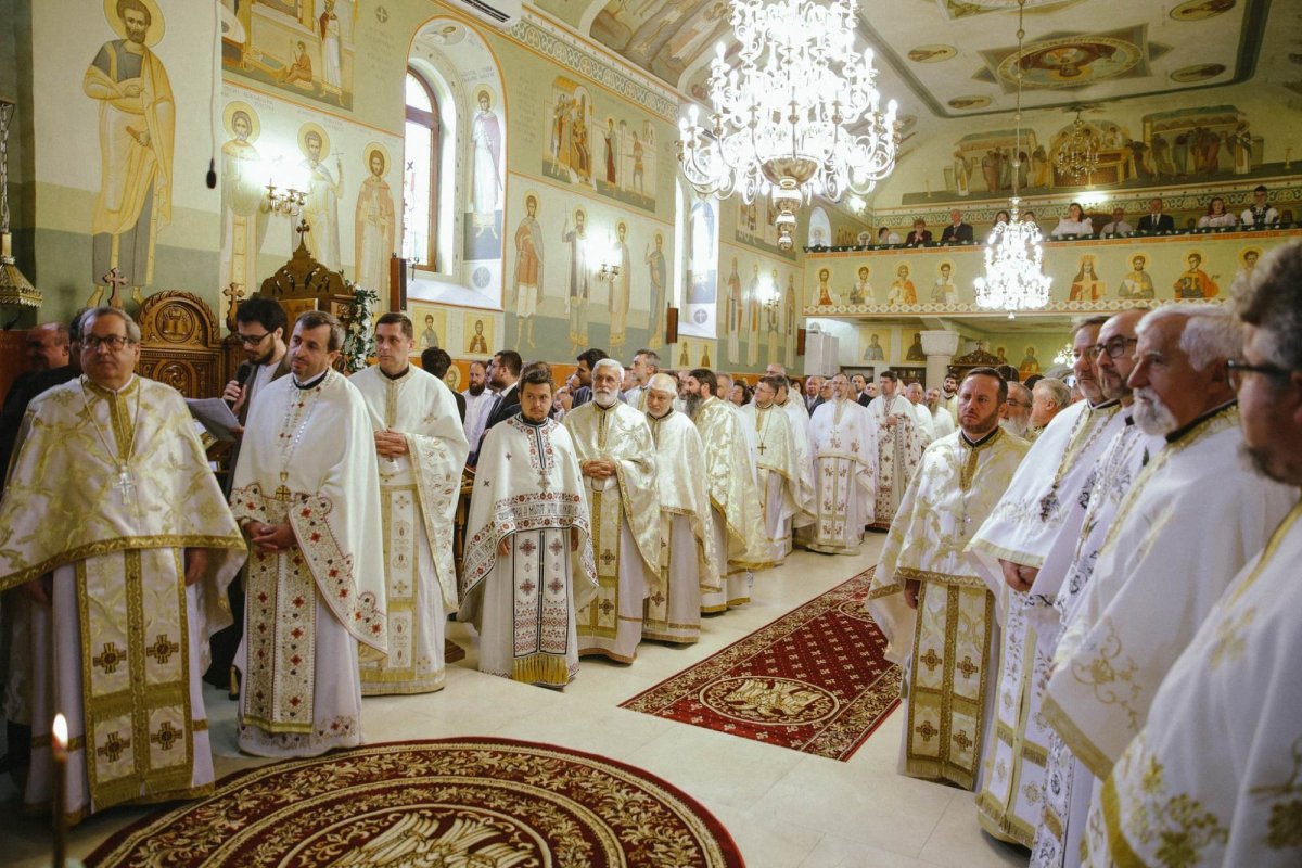 Biserica din localitatea clujeană Florești, târnosită de patru ierarhi 259063