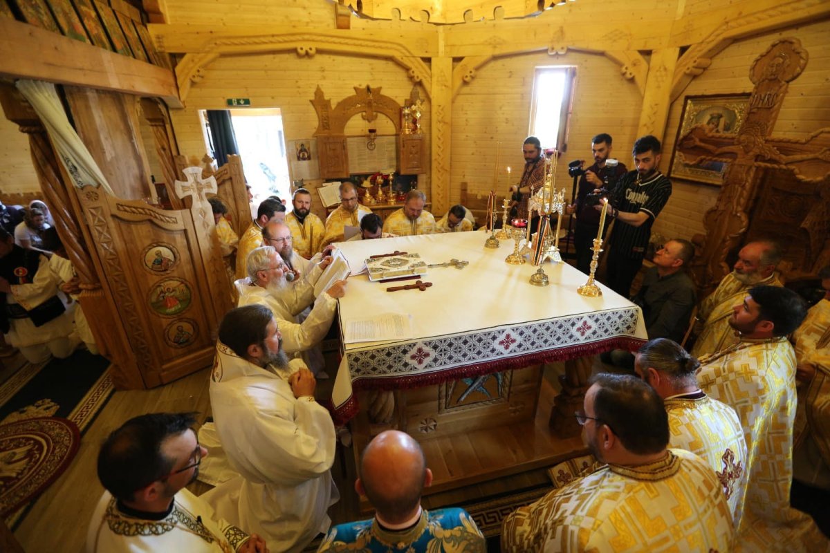 Sfințirea Altarului noii biserici românești de lemn din Sögel, Germania  259182