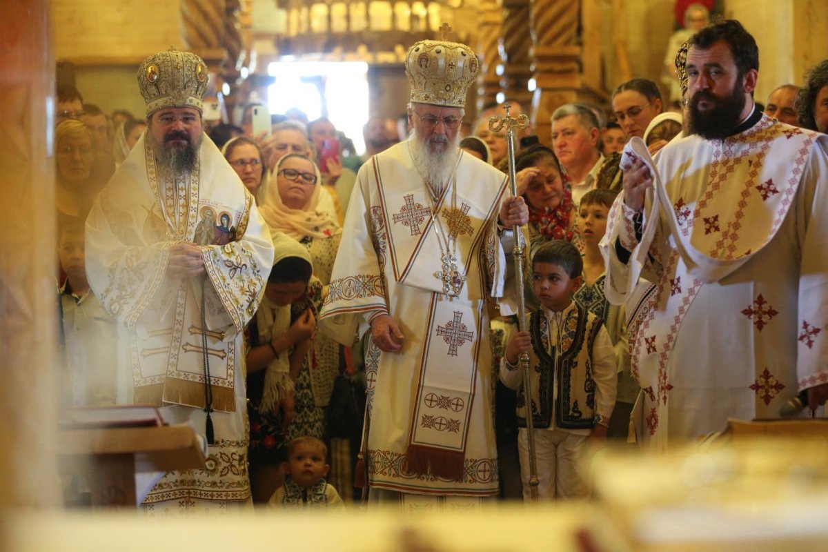 Sfințirea Altarului noii biserici românești de lemn din Sögel, Germania  259183