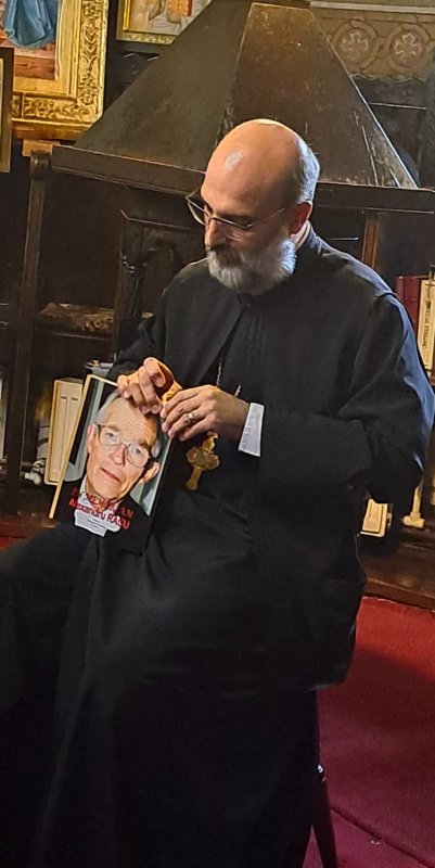 Volum omagial dedicat unui arhidiacon muzicolog din Craiova  259158