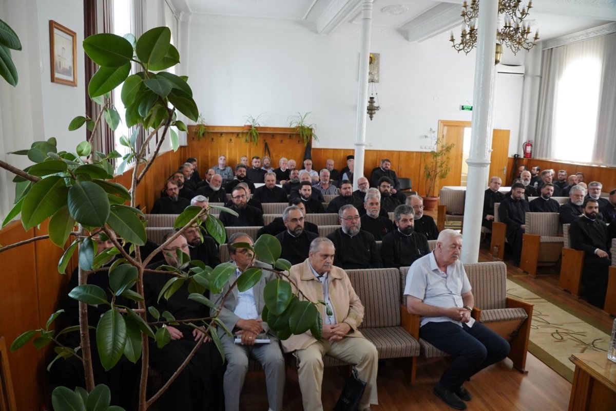 Conferinţa preoţească şi lansare de carte la Galaţi 259353
