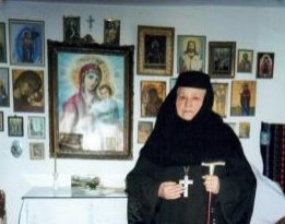 Drum lin către Patria cerească - gânduri la trecerea la Domnul a stavroforei Onufria Nechifor 259386