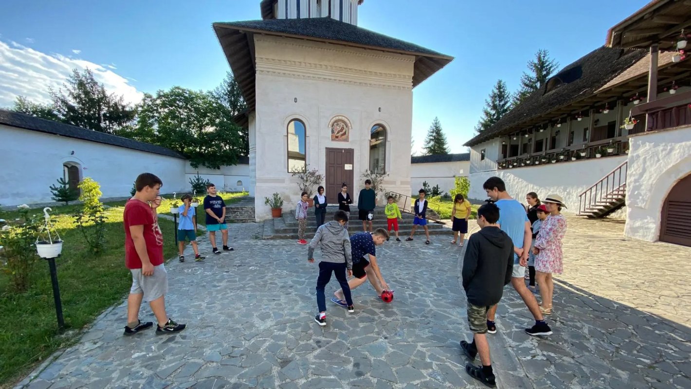 Taberele de vară „Tineri în acțiune!” în Eparhia Bucureștilor  259354