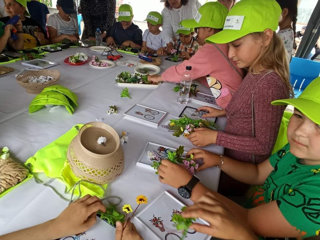 Activități cu tinerii în parohii din Arhiepiscopia Craiovei  259432