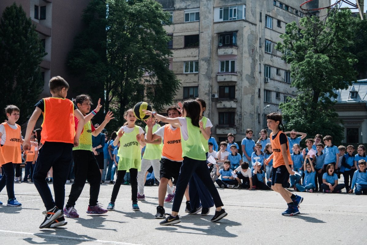 „Doar iubind copiii îi putem călăuzi” 259483