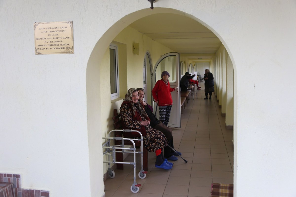 Dumbrava, sursă de iubire şi energie pentru sute de copii şi vârstnici 259309