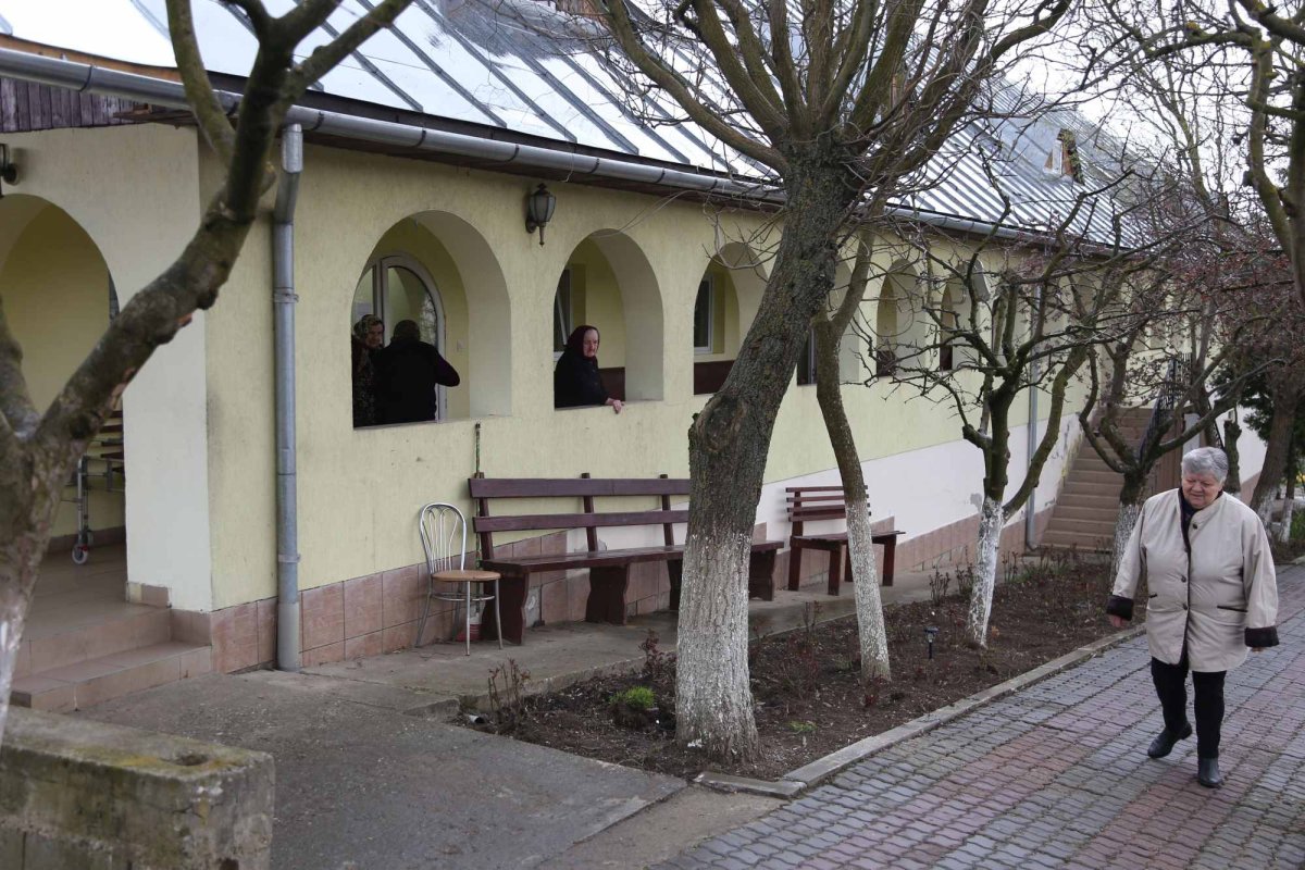 Dumbrava, sursă de iubire şi energie pentru sute de copii şi vârstnici 259311