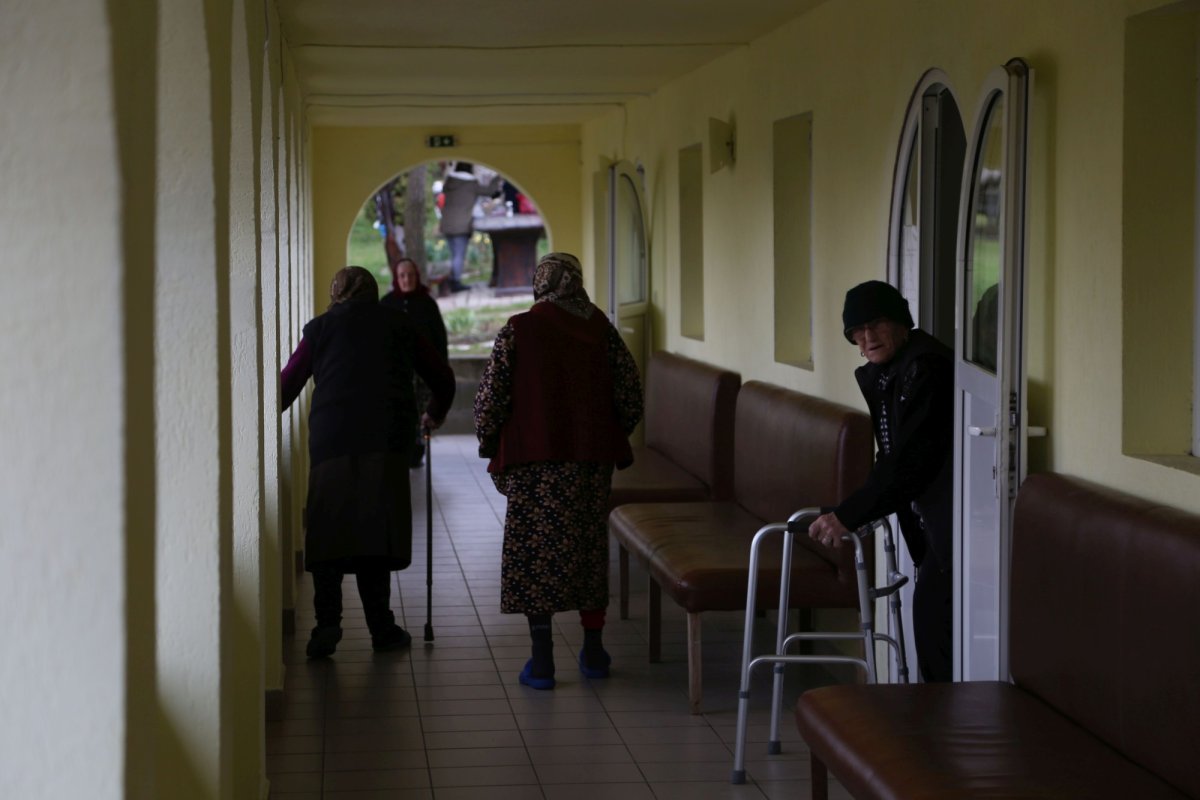 Dumbrava, sursă de iubire şi energie pentru sute de copii şi vârstnici 259314