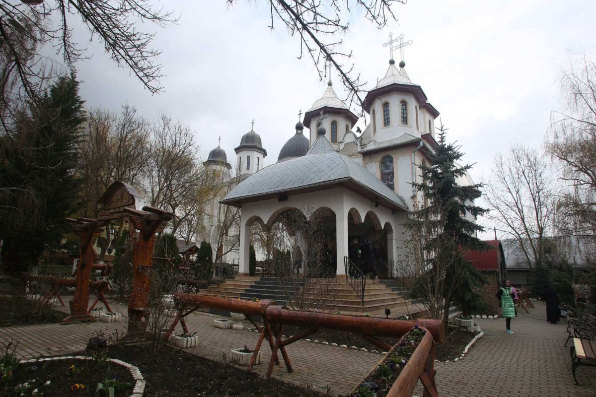 Dumbrava, sursă de iubire şi energie pentru sute de copii şi vârstnici 259321