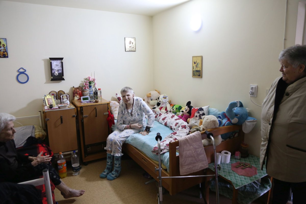 Dumbrava, sursă de iubire şi energie pentru sute de copii şi vârstnici 259326