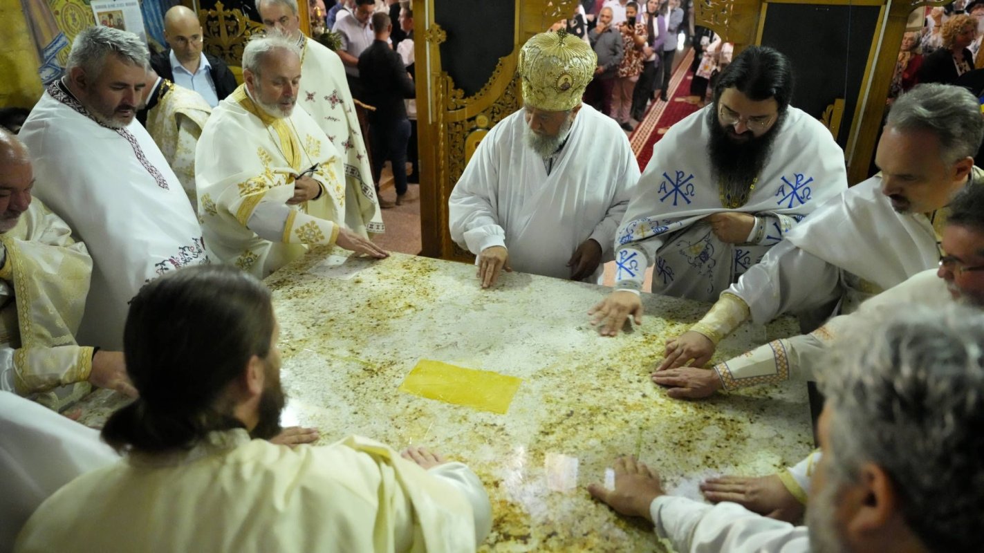 Biserica „Schimbarea la Față” din Codlea a fost târnosită 259854