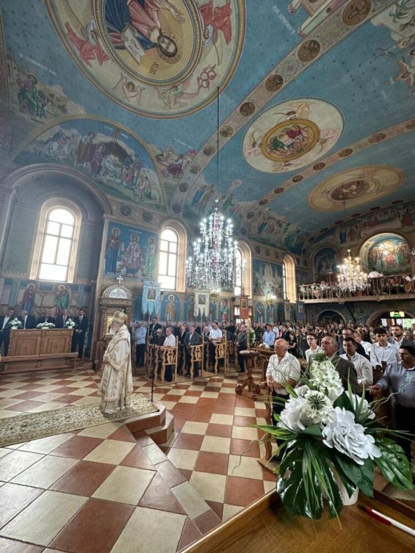 Înnoire și binecuvântare la Parohia Comlăuș din județul Arad  259906