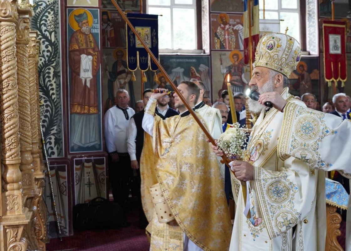 Resfințirea bisericii din Parohia Vadu Moților, judeţul Alba 259868