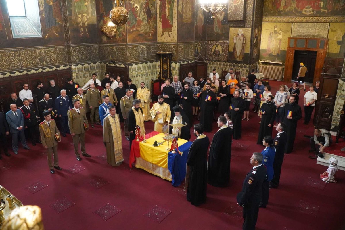 Lumină „din văzduhul” sfinţeniei 259940