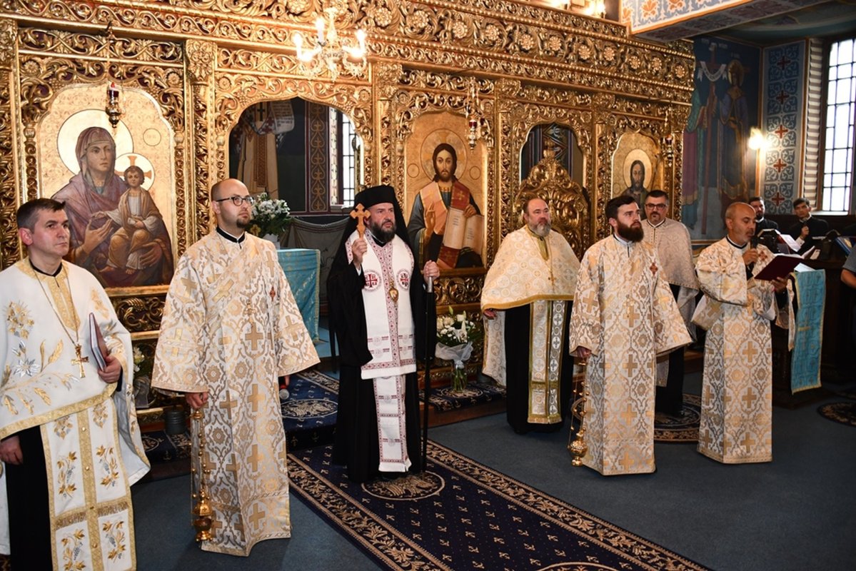 Sfințire și vizită arhierească în comunități din Caraș-Severin 260006